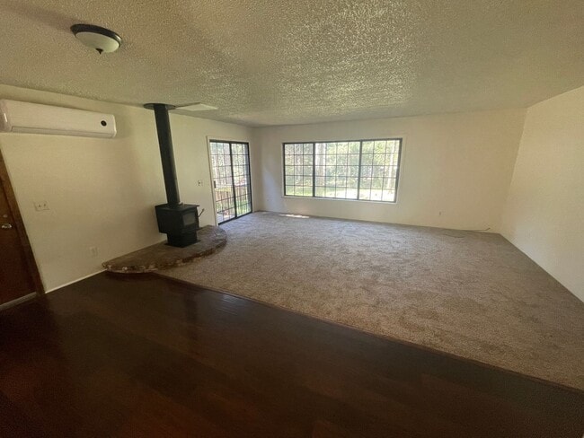 Building Photo - Live Amongst the Pines in Magalia