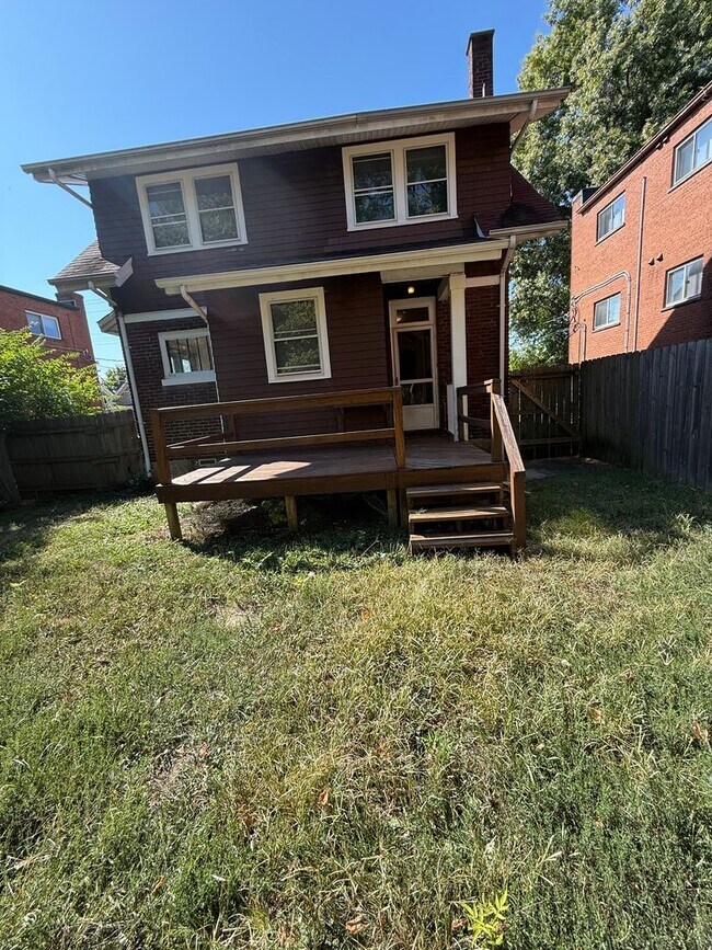 Building Photo - Spacious 3-bed 2-full bath available now