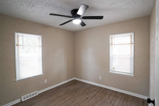 Building Photo - Freshly Renovated 3-Bedroom Home – Quality...