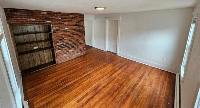 Building Photo - 5 Brookdale St