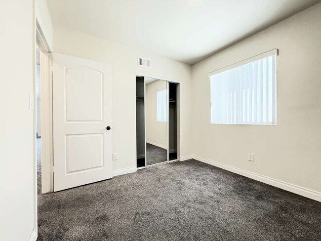 Building Photo - 114 W 50th St