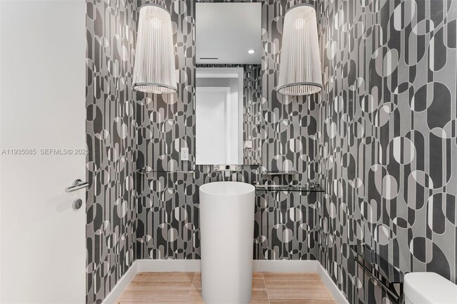 Building Photo - 4701 Meridian Ave