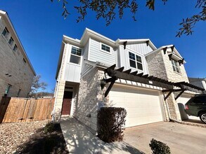 Building Photo - Charming 3 Bed / 2.5 Bath Family Home