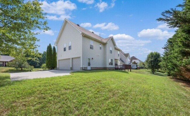 Building Photo - Knoxville 37934 - 4 bedroom 2 bath - call ...