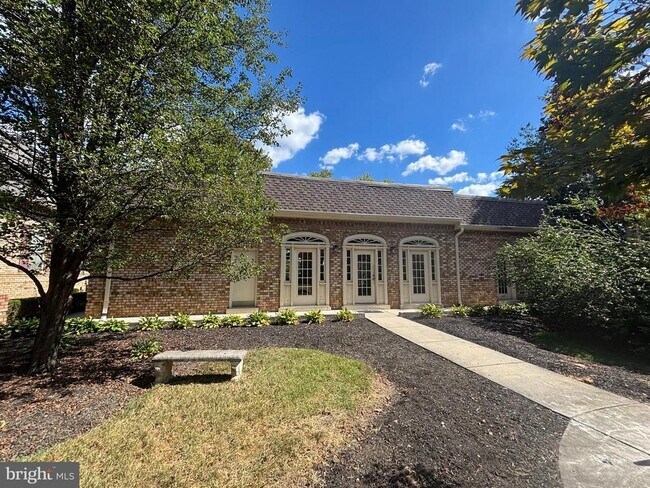 Building Photo - 3115 Patrick Henry Dr
