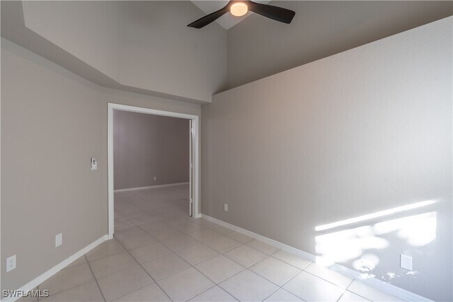 Building Photo - 1704 Royal Cir