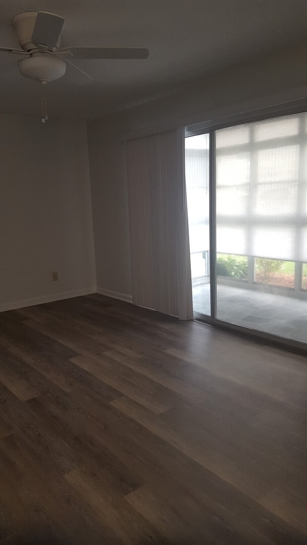 Building Photo - 1st Floor, 3 Bedroom, 2 Bath, Lakeside Con...
