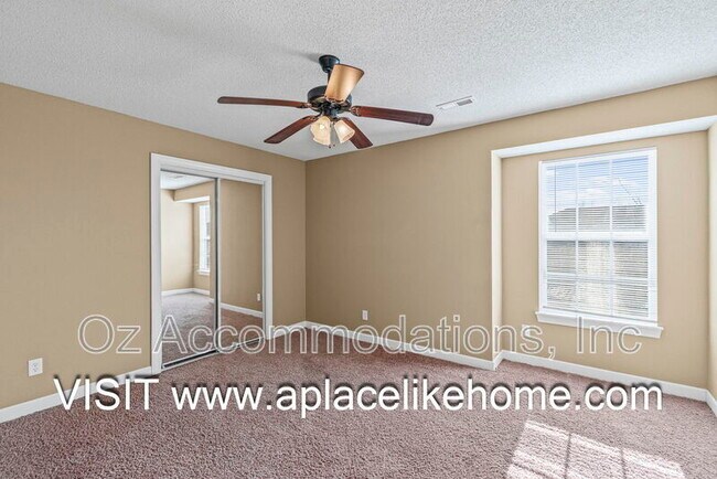 Building Photo - 803 SW Imperial Ln