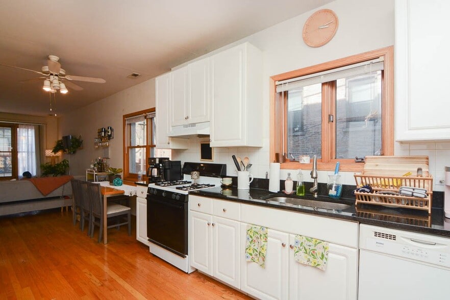 Building Photo - 1332 N Wolcott Ave