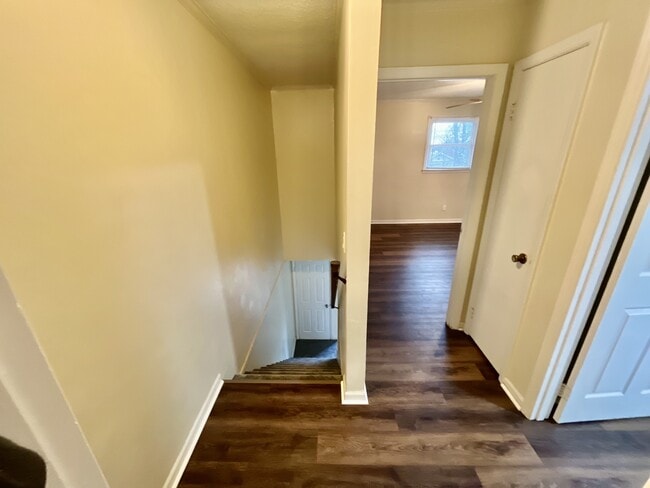 Building Photo - 401 Kern St