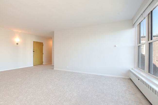 Building Photo - 1333 W Touhy Ave