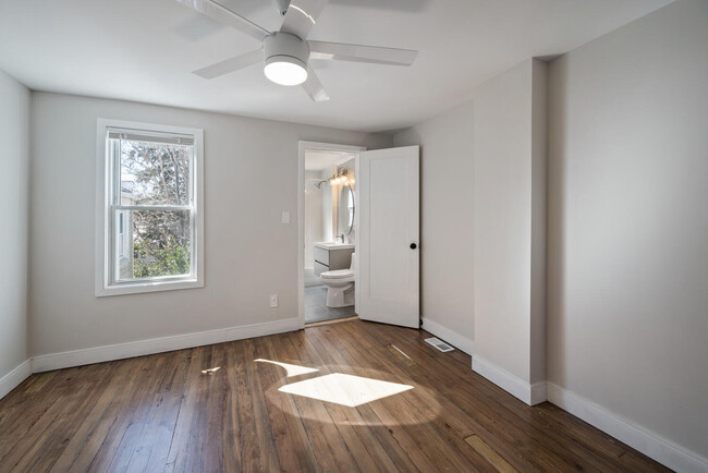 Bedroom with ensuite - 150 John Street