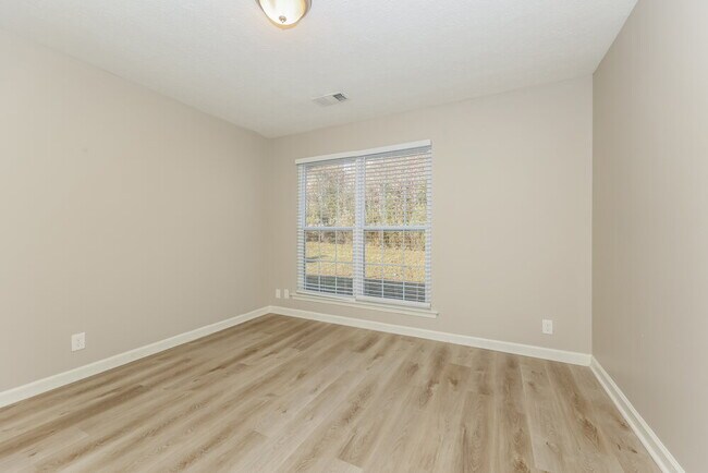 Building Photo - 4816 Aaron Dr