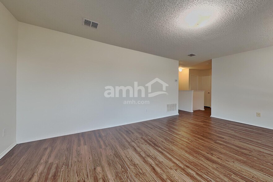 Building Photo - 8724 Hunters Creek Ct