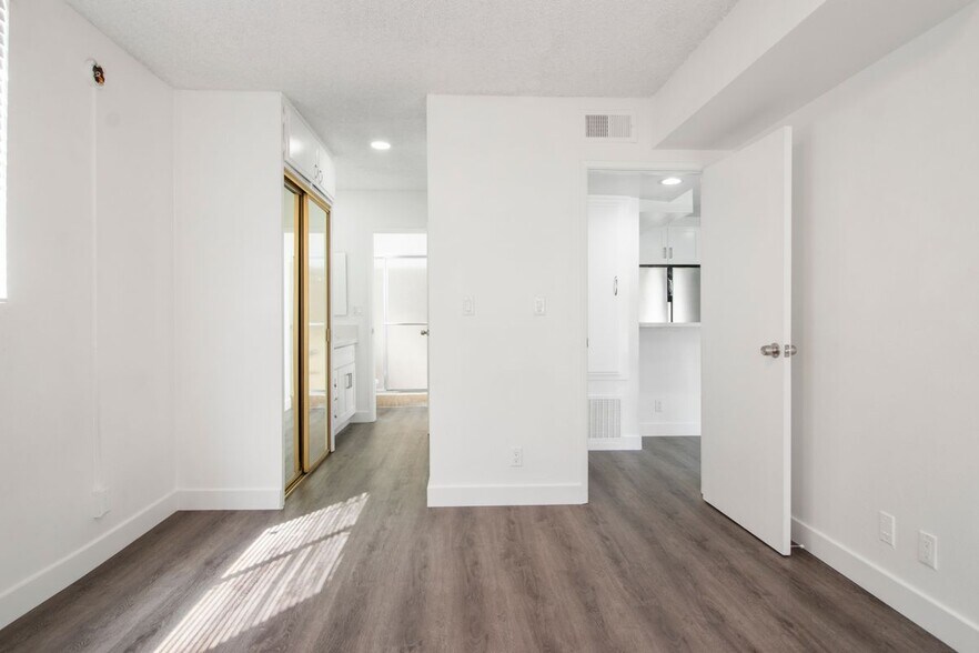 Building Photo - 9055 Alcott St
