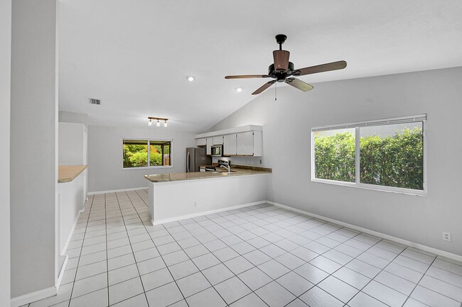 Building Photo - 1800 Primrose Ln