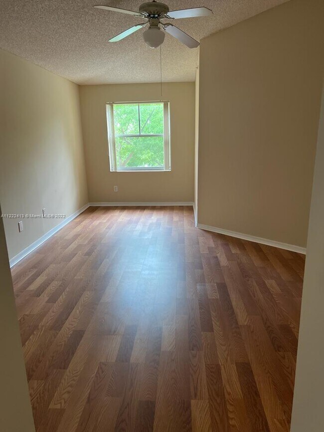 Building Photo - 165 NW 96th Ter