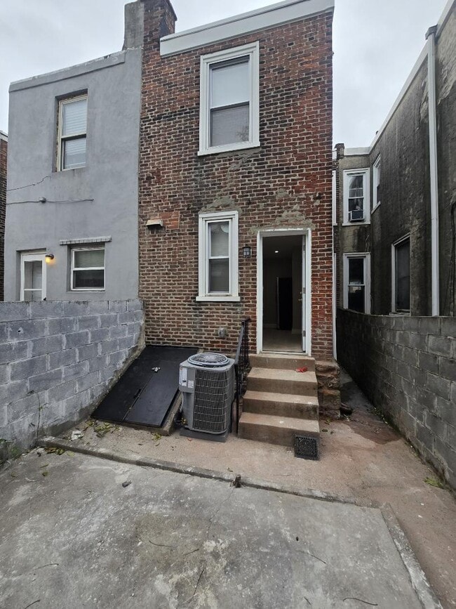 Building Photo - 2936 Tulip St