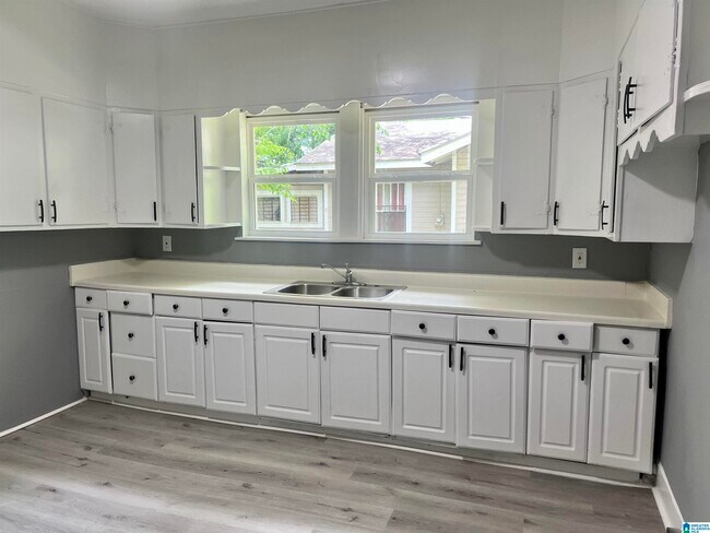Building Photo - 6515 3rd Ct S