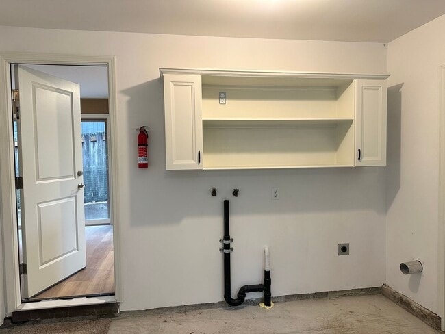 Building Photo - Remodeled 3 Bedroom SW Portland Home!