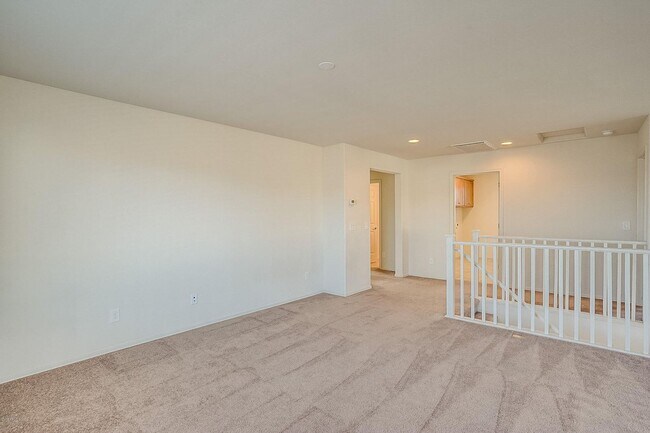 Building Photo - Charming 4-bed, 3.5 bath home with full SOLAR at Trailside community on Happy Valley in North Peoria