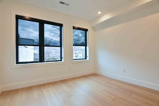 Building Photo - 2641 4th St NE