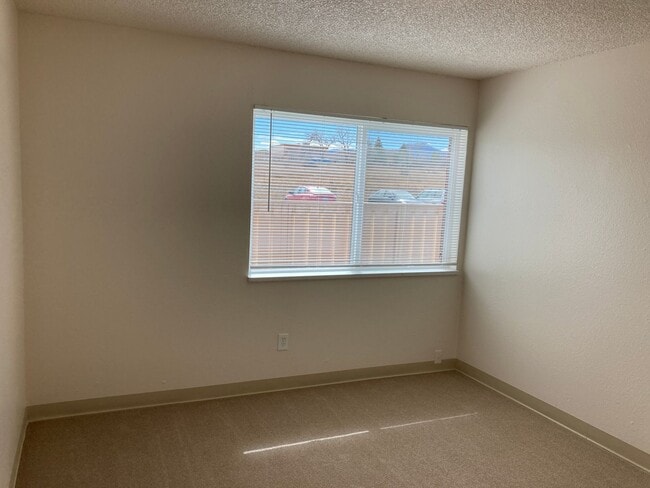 Building Photo - BEAUTIFUL 3-BR, 2-BA Condo with Everything Completely Remodeled! Everything Brand New! Views of O...