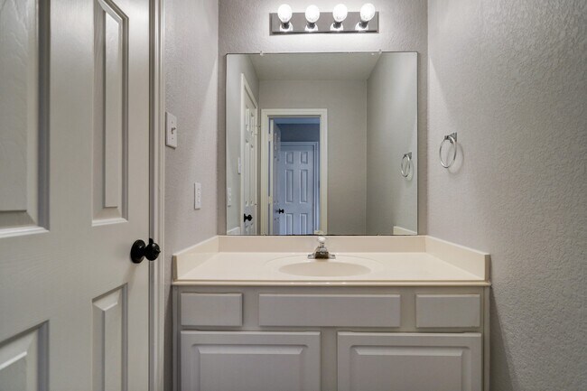 Building Photo - 2222 Keeran Point Ct