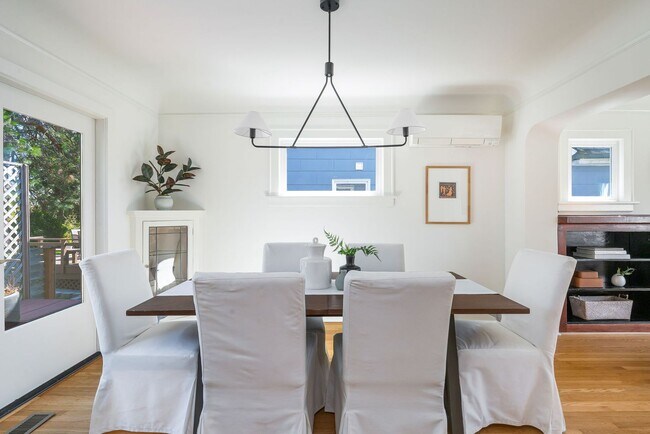 Building Photo - Remodeled Sunset Hill Home in Prime Ballar...