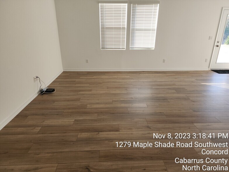 Building Photo - Room in Single Family Home on Langhorne Ave SW