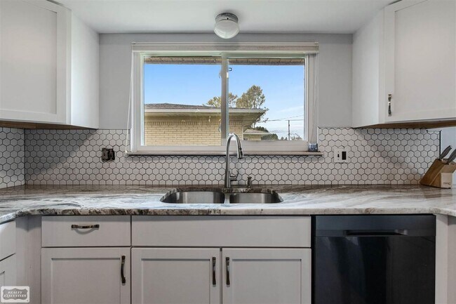 Building Photo - 11489 Anna Lisa Dr