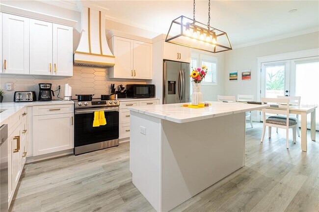 Building Photo - 507 E Paris St