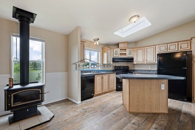 Building Photo - Country Home with Fenced Yard in Hayden!