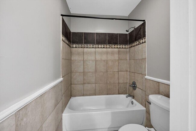 Building Photo - 3575 Oakvale Rd