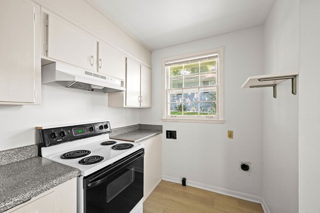 Building Photo - Amazing 2BR/1BA in the Heart of Hillsboro ...