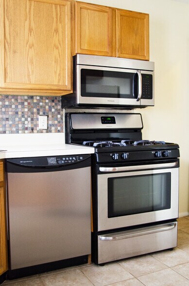 Kitchen - 3332 Coolidge Hwy