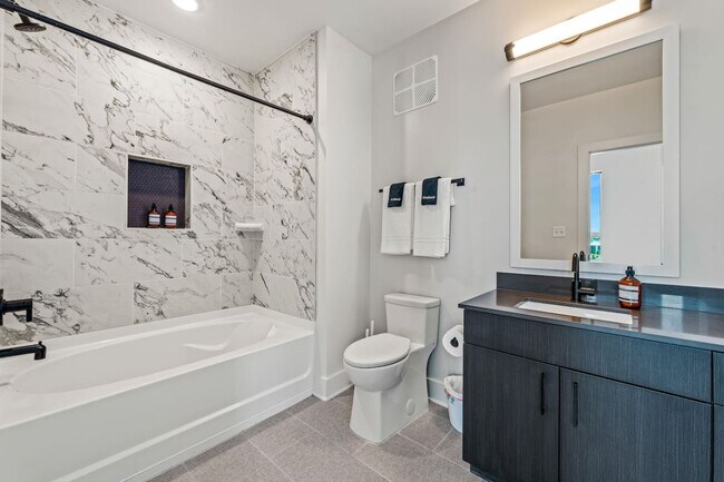 Building Photo - 617 N 12th St