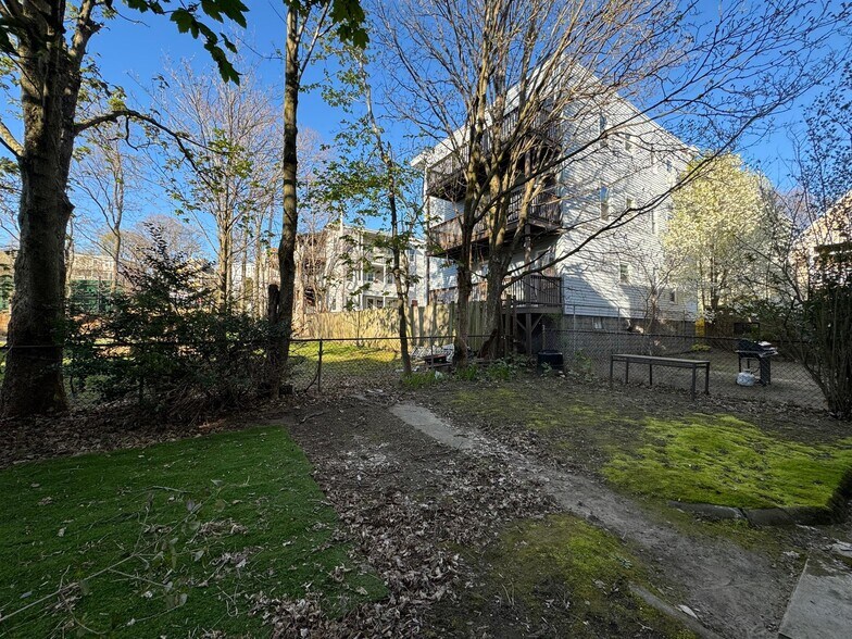 Building Photo - 12 Silvey Pl