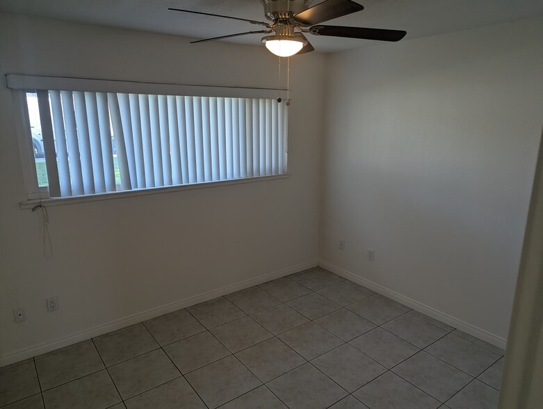 Building Photo - 72564 Edgehill Dr