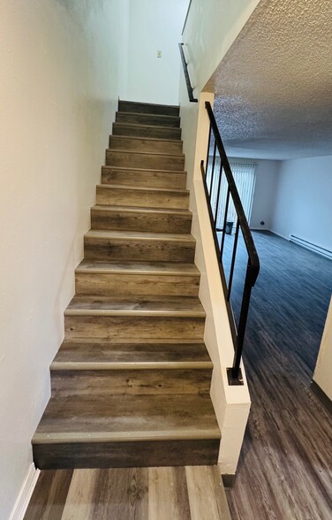 Staircase - 3815 NW Chemult Pl