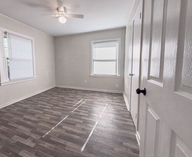 Building Photo - Cherokee Duplex