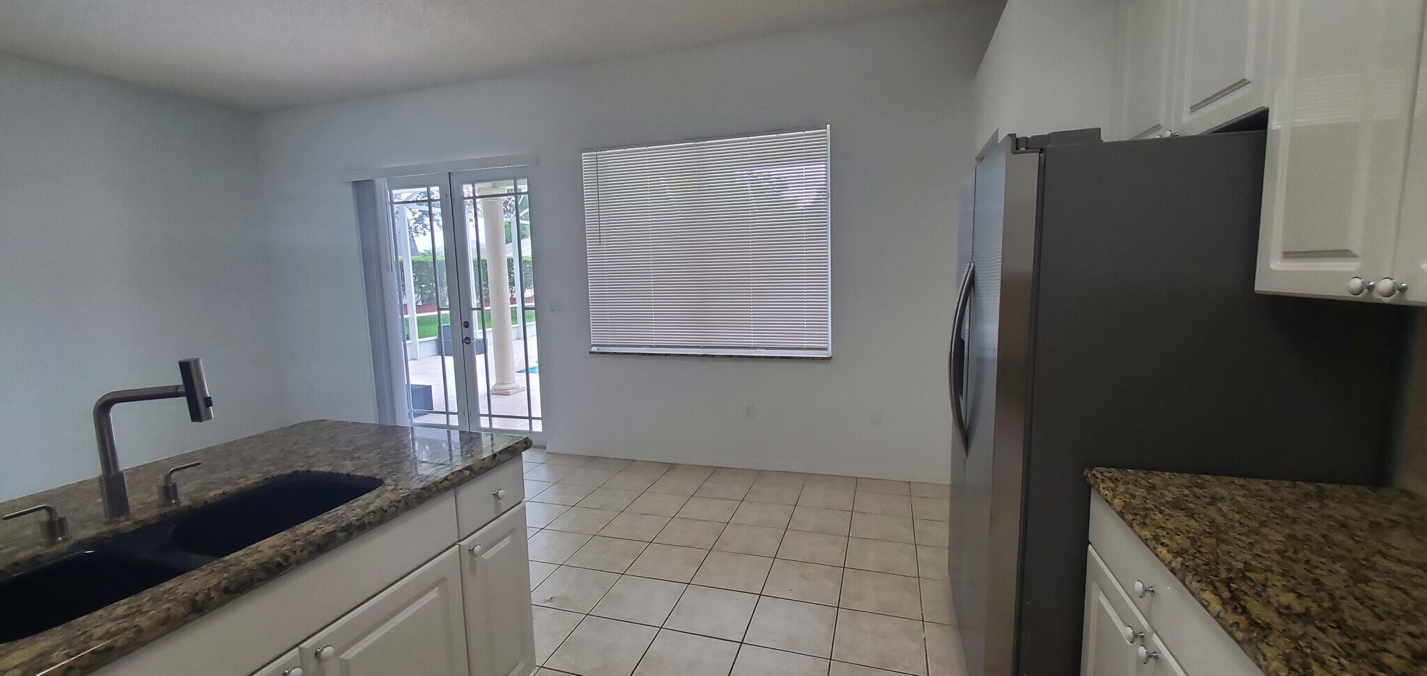 Building Photo - 420 SE 23rd Ln