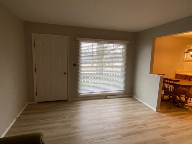 Family room - 64 N Beverly Ave