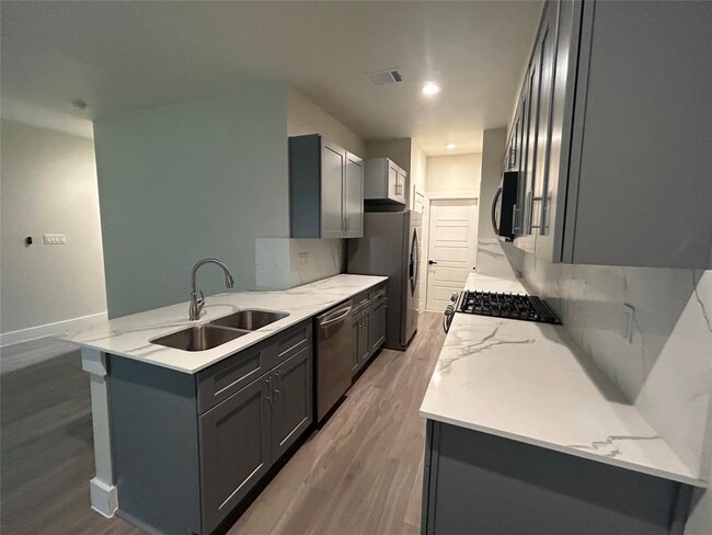 Building Photo - 5718 Harbrook Dr