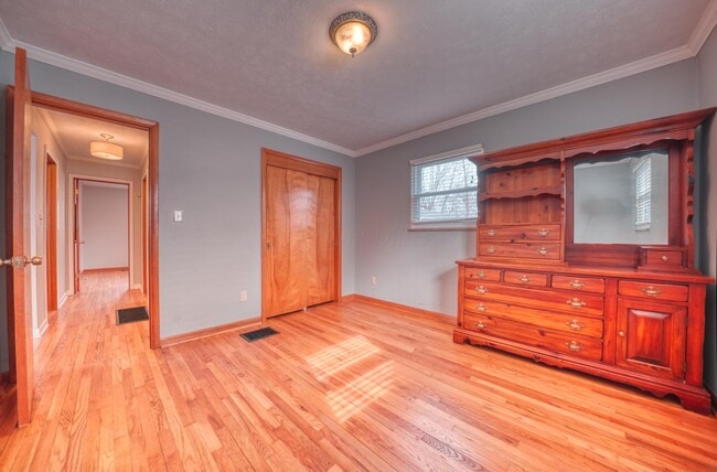 Building Photo - 3088 Ontario St