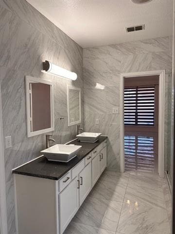 Building Photo - 1060 Valley Vista Dr