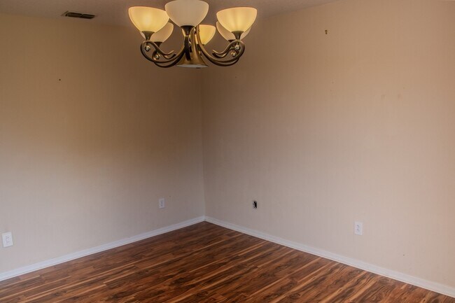 Building Photo - 1557 Amaryllis Cir