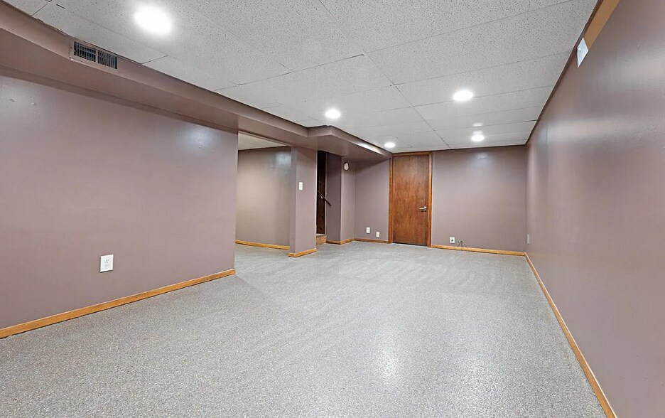 Building Photo - 6463 N 55th St