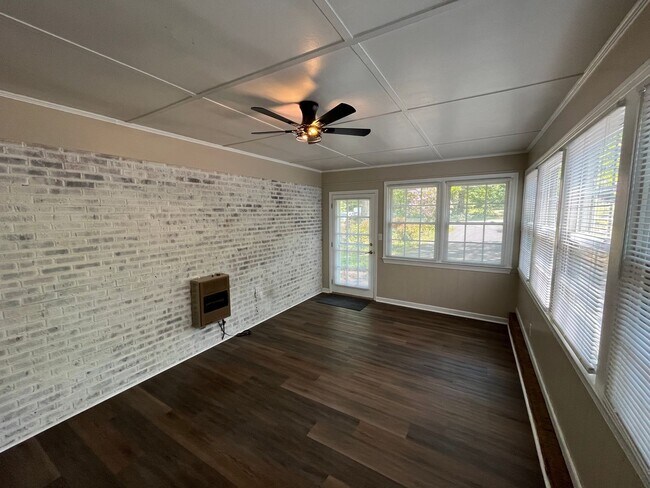 Building Photo - Charming 3-bedroom, 1.5-bathroom property in Pfafftown