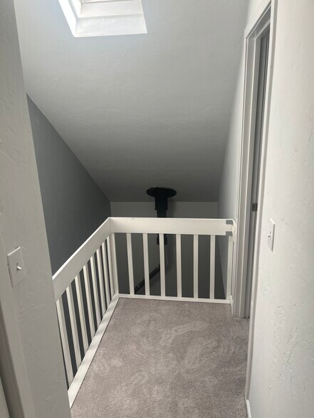 Building Photo - 85 Riverview Pl